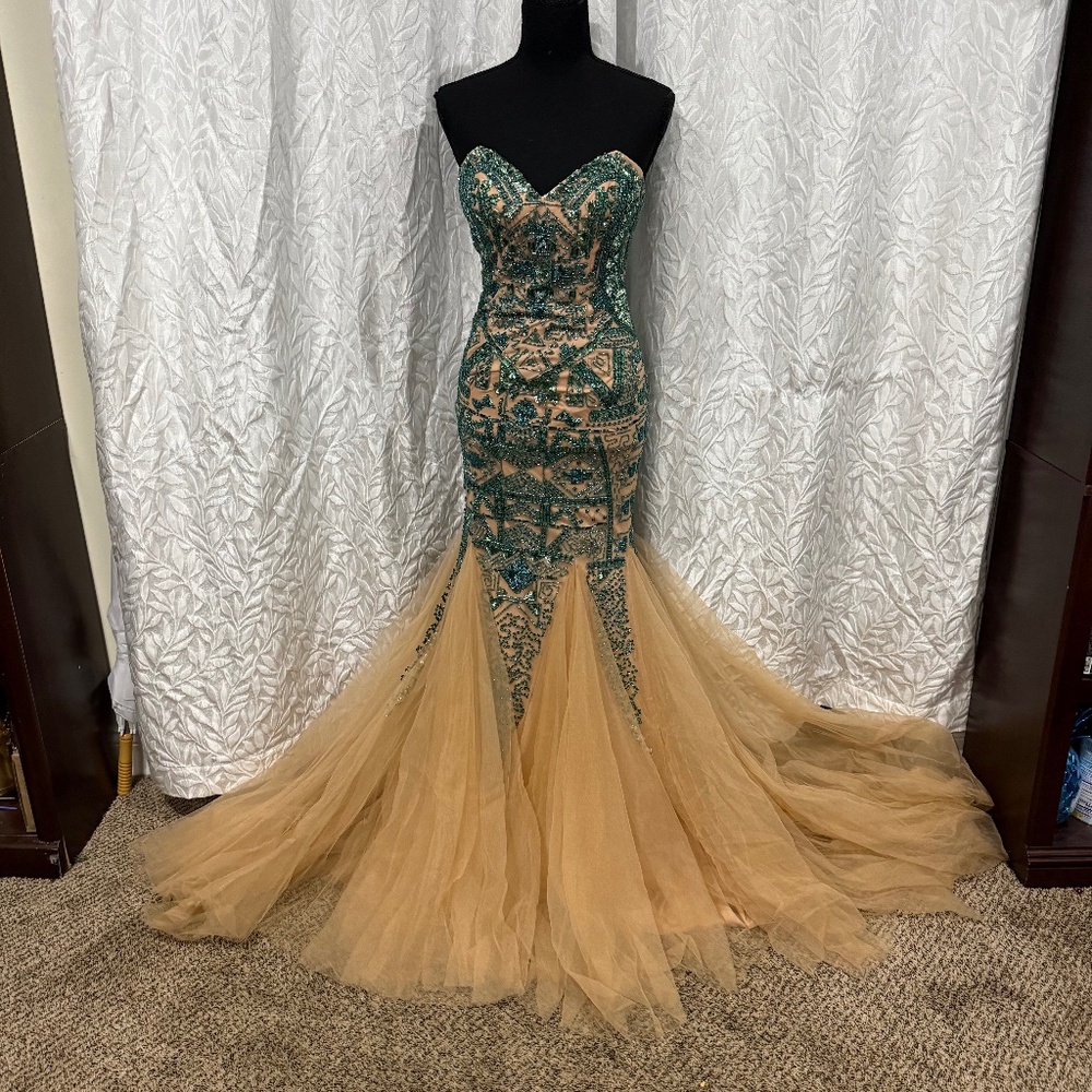 Sherri hill strapless mermaid fishtail nude & emroled green formal dress size 4